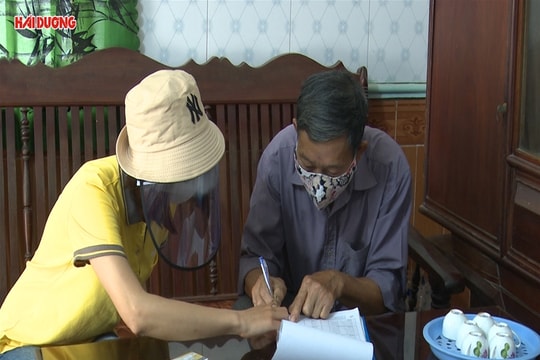 Ngày đầu thực hiện chi trả lương hưu, trợ cấp tại nhà